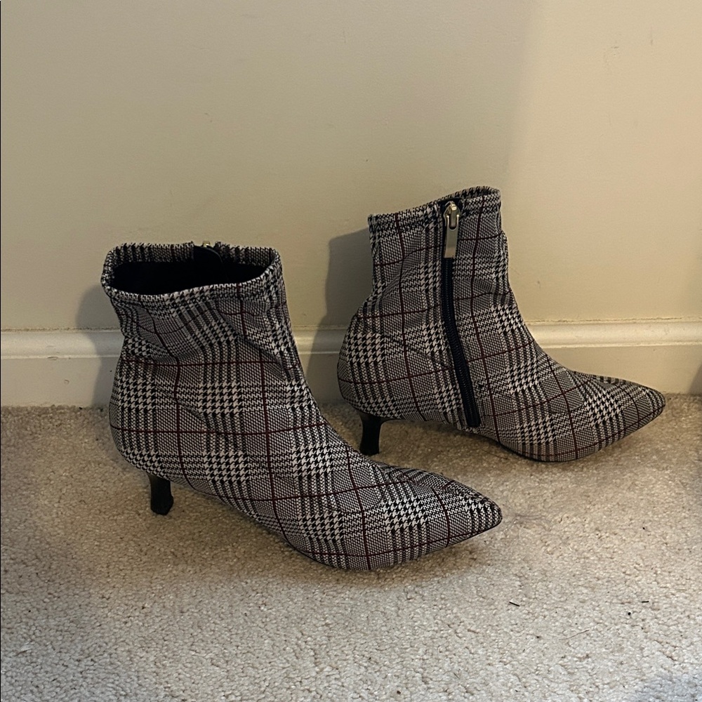 The Rockport Group Women's Rockport Total Motion Alaiya Bootie Sz 5.5
